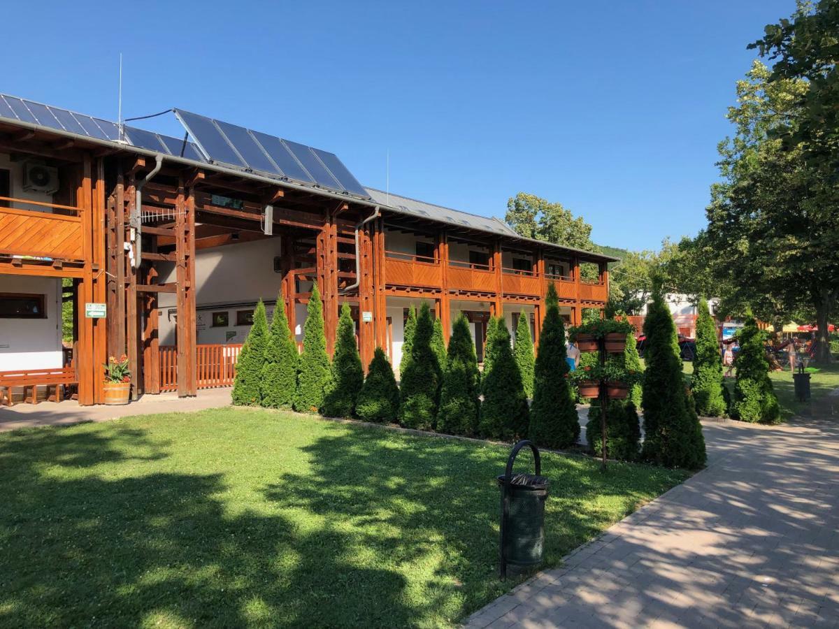 Beachfront Studio Apartman Aparthotel Balatonfuzfo Exterior photo